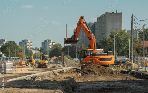 Konstfotografi prace ziemne z wykopami przy rozbudowie dróg z użyciem koparek