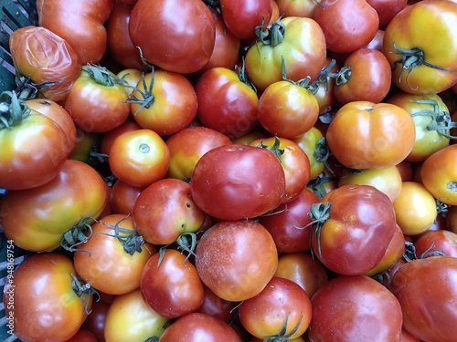 The tomato is the edible berry of the plant Solanum lycopersicum, commonly known as the tomato plant. The species originated in western South America, Mexico, and Central America. 