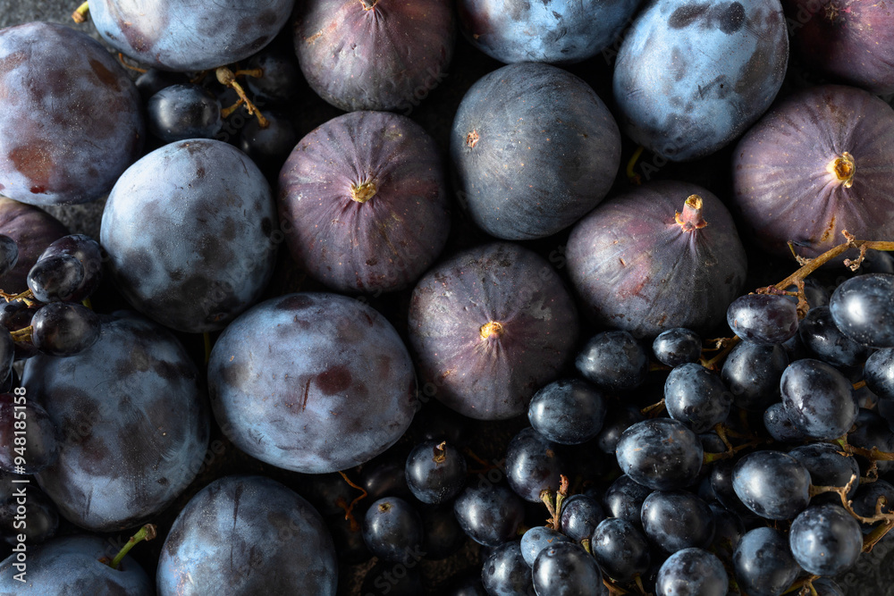 Fototapeta premium Juicy fresh blue fruits.