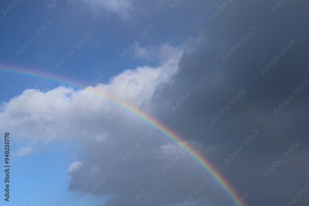 雨上がり青空にかかる虹と雲 #レインボー #rainbow 雨上がり青空にかかる虹と雲 #レインボー #rainbow