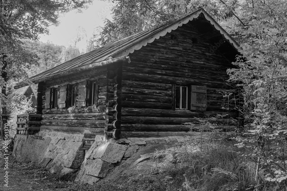 Eine alte Blockhütte am Wegesrand Eine alte Blockhütte am Wegesrand