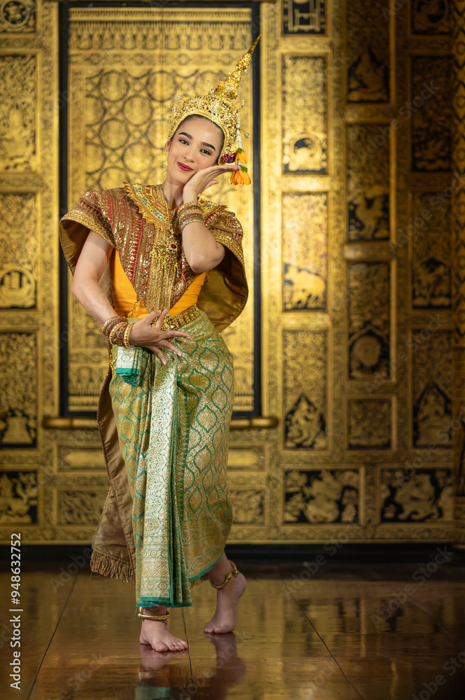Obraz premium Pantomime (Khon) is traditional Thai classic masked play enacting scenes from the Ramayana with a backdrop of Thai paintings in a public place at Wat Phra Khao, Ayutthaya province, Thailand