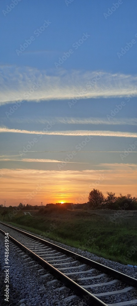 Obraz premium Zachód słońca na wsi