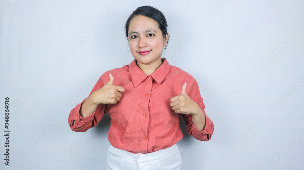 Smiling enthusiastic asian female entrepreneur, showing thumb up in approval, praise excellent job