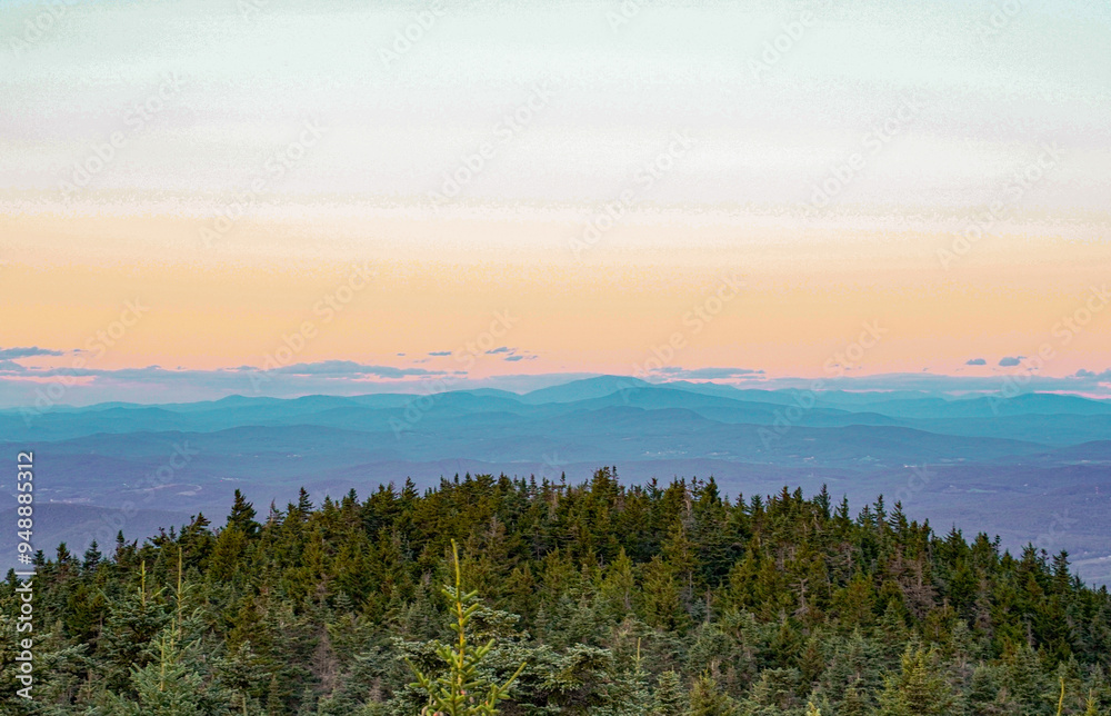 Fototapeta premium sunset on top of a mountain