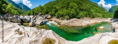 Photos Verzasca Valley - View of the stream with clear turquoise water and rocks - Verz