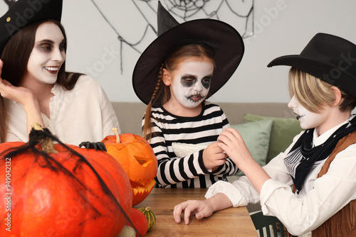 Family halloween celebratio...