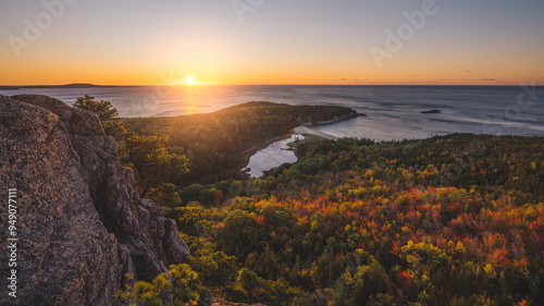 Billede på lærred Beautiful Acadia National Park Sunrise Beehive Trail Fall Foliage Landscape in Maine