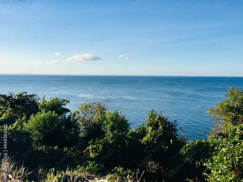 Obraz premium very distant view of the southern Connecticut shoreline from the northern Long Island shoreline
