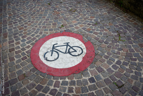 Verbot für Fahrräder auf einer Uferpromenade am Bodensee in Deutschland photo