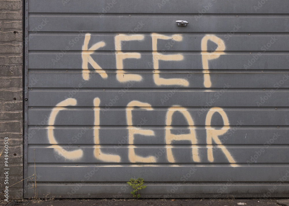 Obraz premium keep clear sign on a metal door 