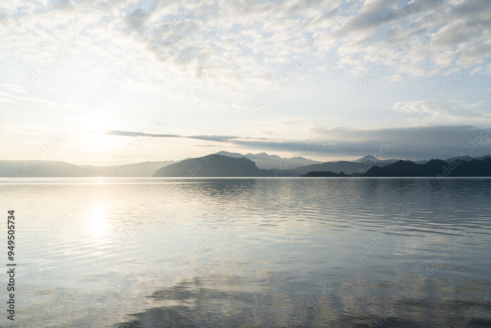 Fototapeta premium 美しい朝の十和田湖