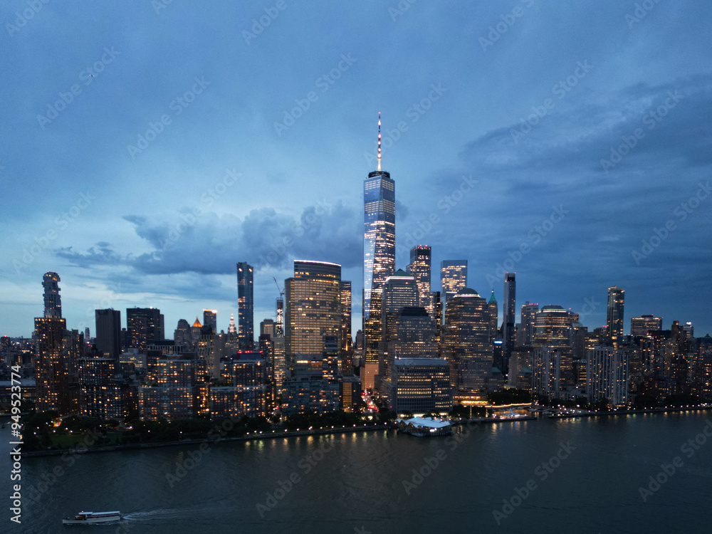 Obraz premium NYC aerial night view. New York City skyline, cityscape of Manhattan in USA. New York City NYC Manhattan Downtown Skyline, from Jersey City USA.