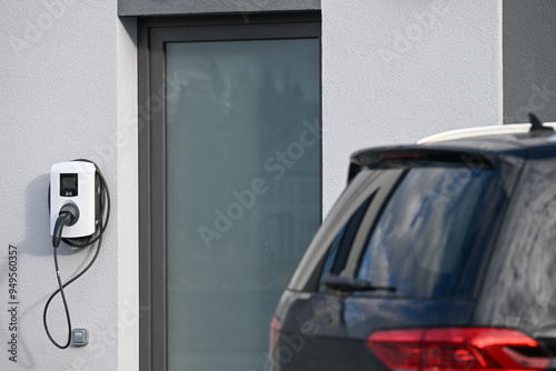 Fotografija Voiture electrique borne de chargement maison