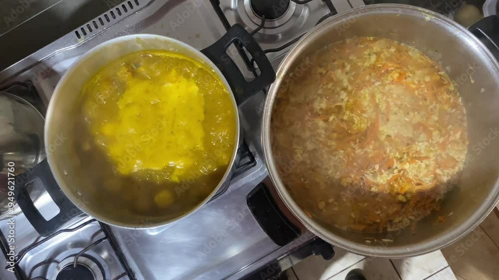 Fusion of ingredients in cooking: soup and chicken rice Fusion of ingredients in cooking: soup and chicken rice