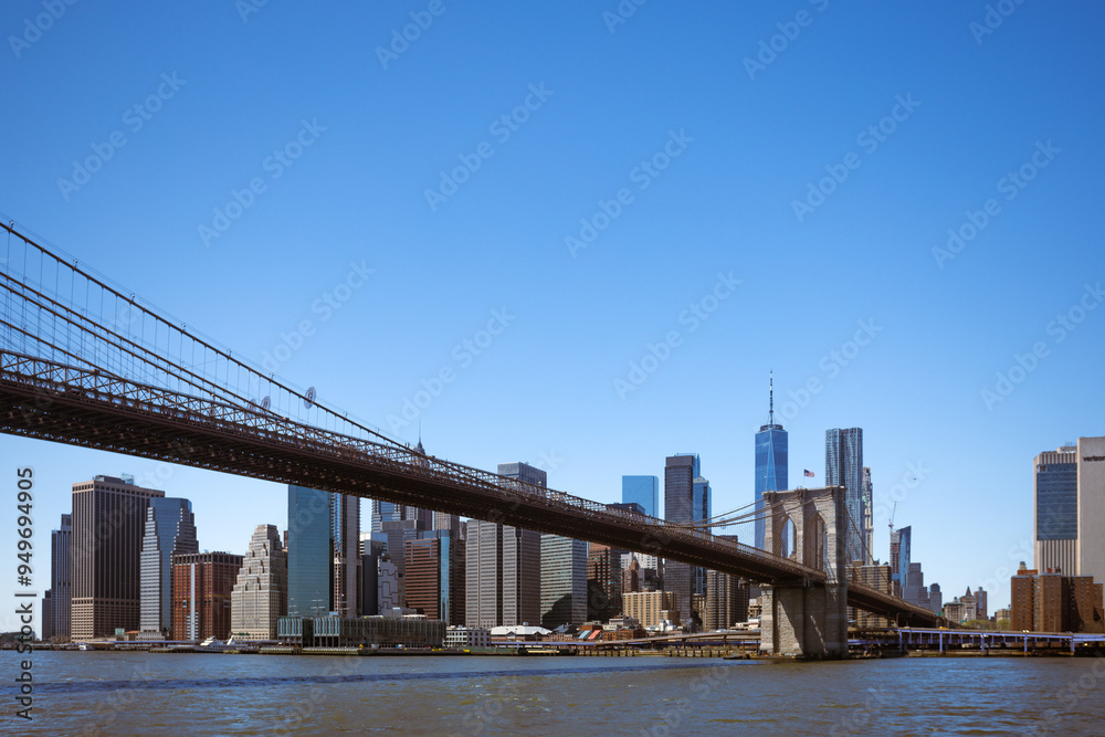 Fototapeta premium New York City Skyline and Brooklyn Bridge at Daytime