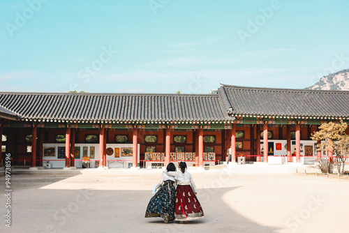 Canvas Print Hanbok girls walking around Gyeongbokgung Palace, South Korea