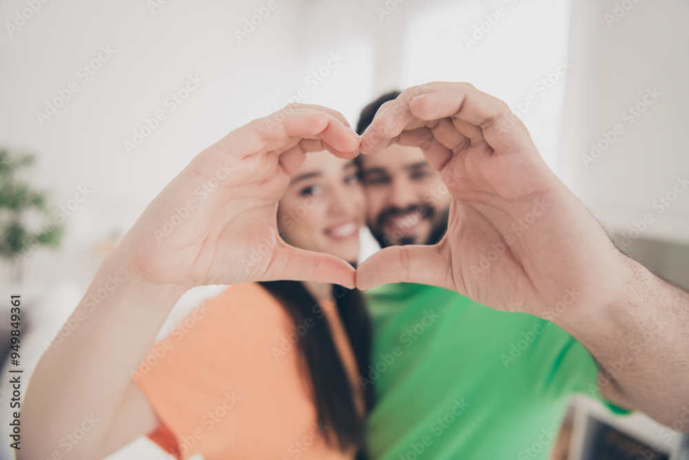 Photo of happy young couple show heart gesture move place enjoy live together new apartment room light house flat indoor Photo of happy young couple show heart gesture move place enjoy live together new apartment room light house flat indoor
