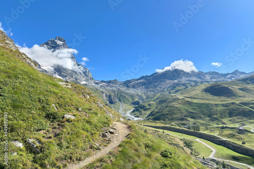 alpi italiane a cervinia, italia, agosto 2024, italian alps in cervinia, italy, august 2024 photo