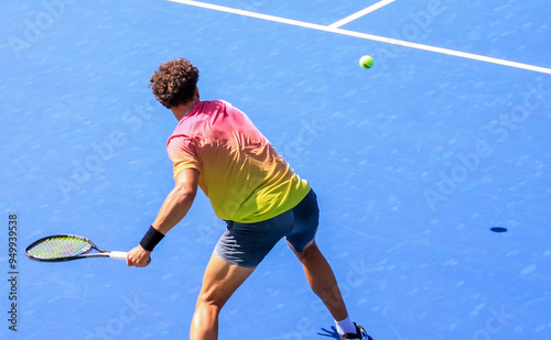 Male tennis player swinging aggressively with a strong forehand