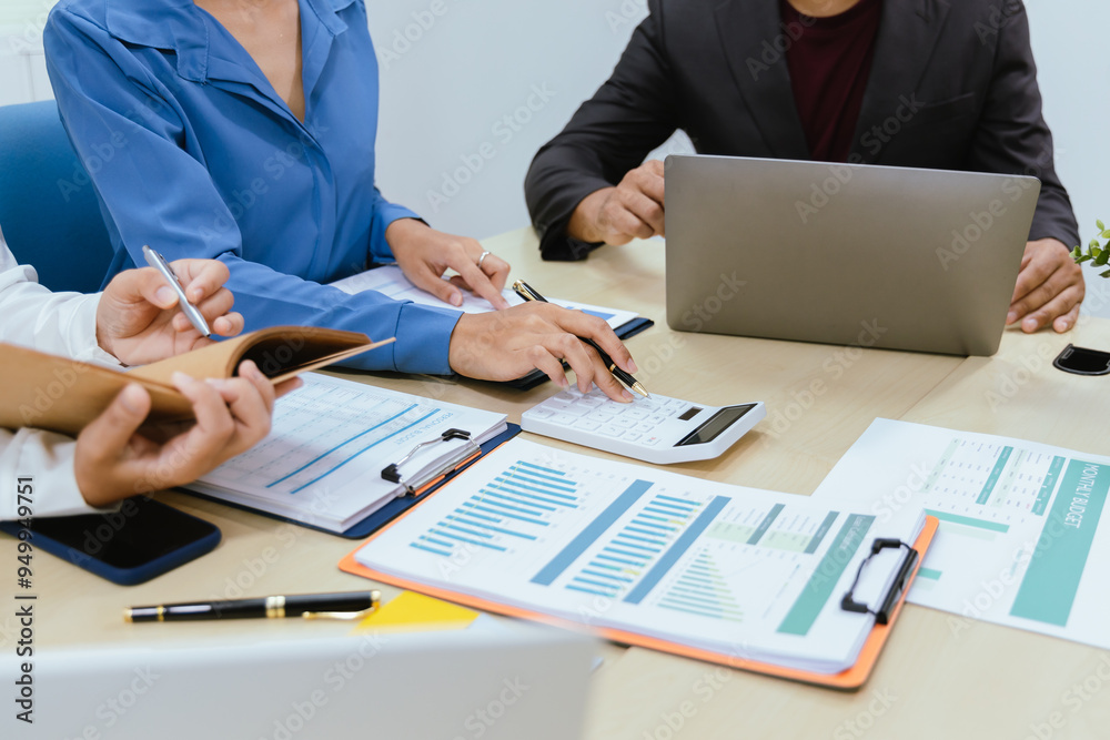Diverse teams collaborate and experts drive growth through creative design, analytics and strategic networks, fostering career and company success. Diverse teams collaborate and experts drive growth through creative design, analytics and strategic networks, fostering career and company success.