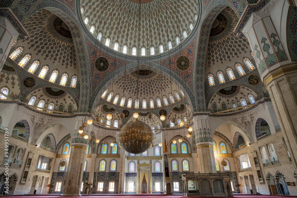 Obraz premium The Kocatepe Mosque is the largest mosque in Ankara, Turkey.