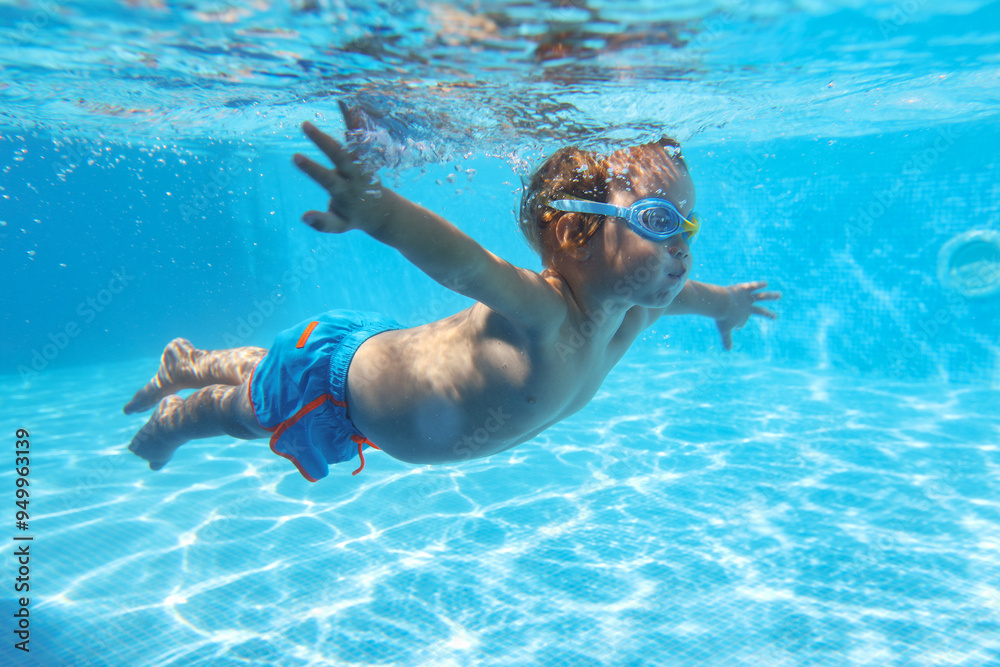 Underwater Baby swimming