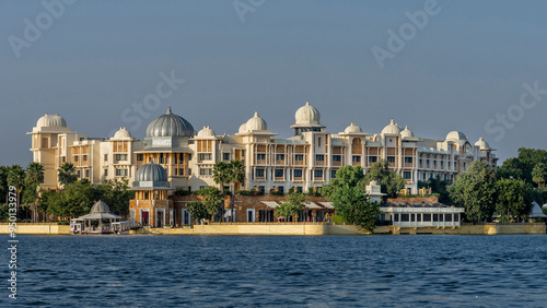 Fotografie Ancient Leela Palace on Lake Pichola, Udaipur, Rajasthan, India
