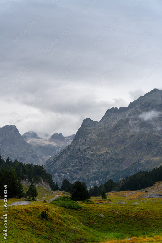 Fototapeta premium Beautiful landscape with mountains on a rainy day, in Pirineos, Huesca (Spain)