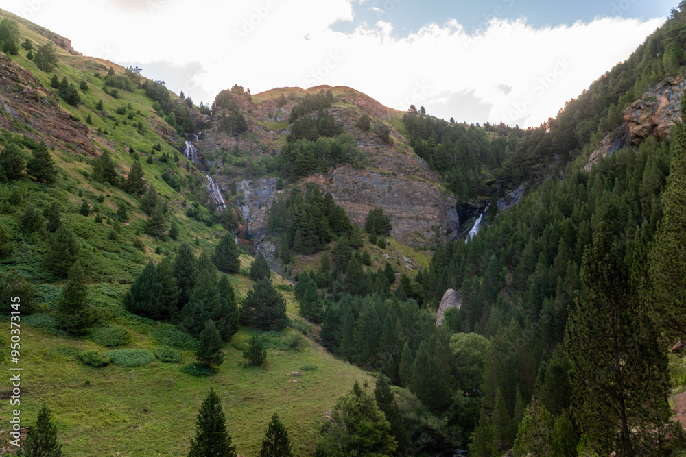Fototapeta premium Big waterfall in the forest, in Pirineos, Huesca (Spain) 