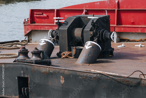 A device used to raise and lower the anchor on a transport barge. photo