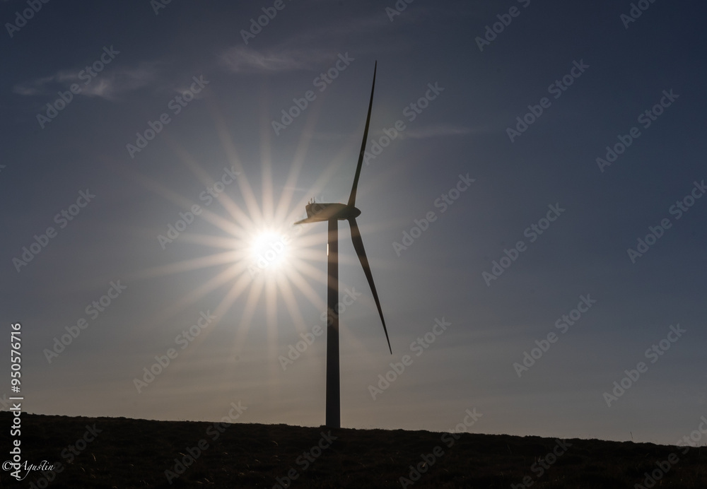 Obraz premium The sun as the protagonist of the sunset in the mountains of Asturias, Spain, on a summer day!