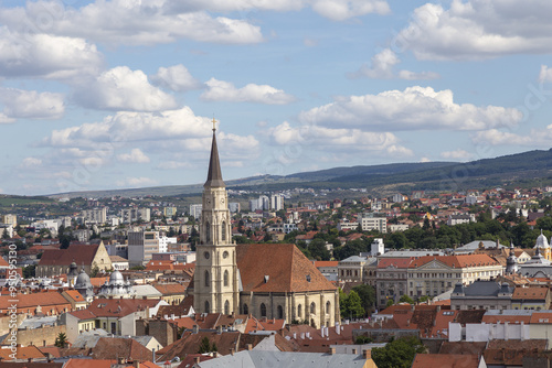 Kirche und Anblick der Stadt Cluj Napoca