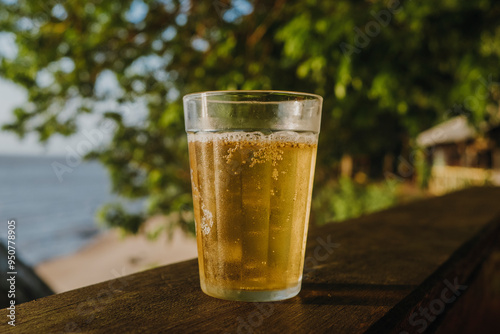 Cerveja gelada em copo americano (copo lagoinha) na praia | Ilha de Cotijuba, Pará, Amazônia, Brasil