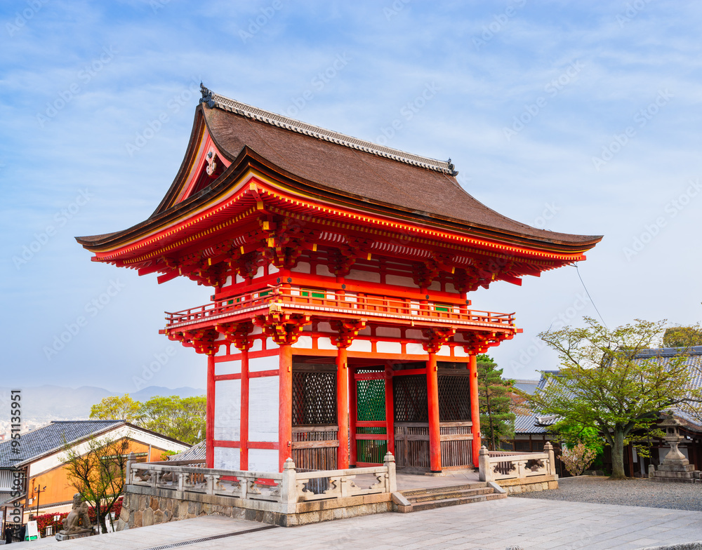 春の京都 清水寺 仁王門