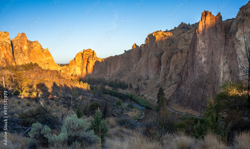 Naklejka premium Rock formations and Crooked River in Smith Rock State Park in Oregon