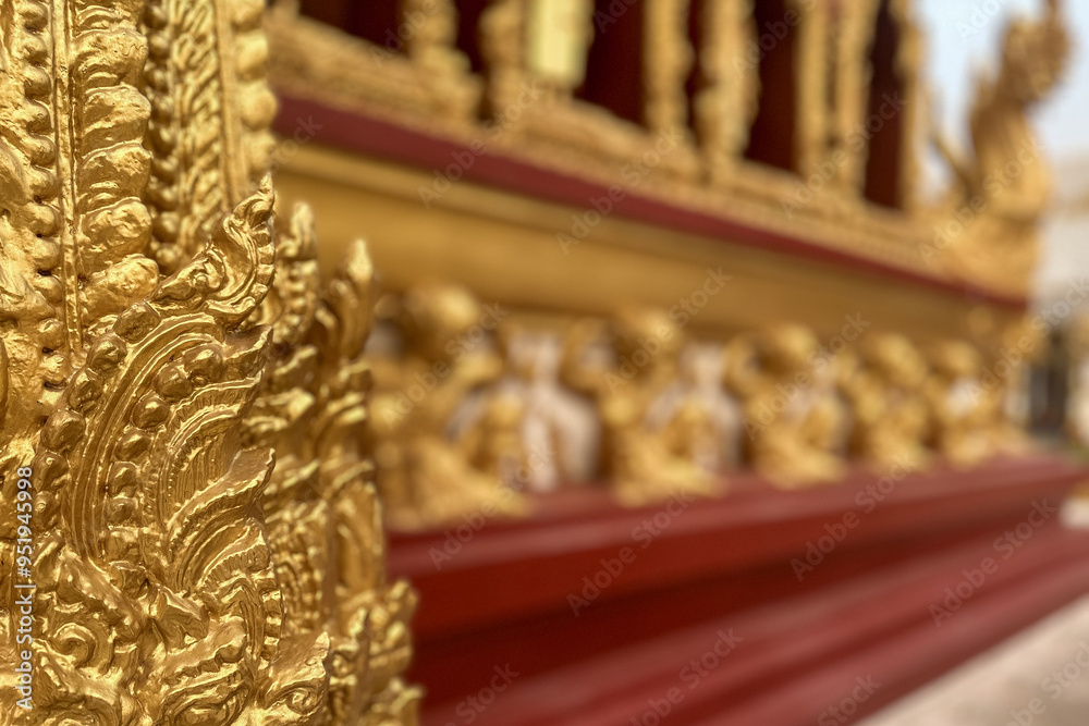 Fototapeta premium golden buddha in wat pho