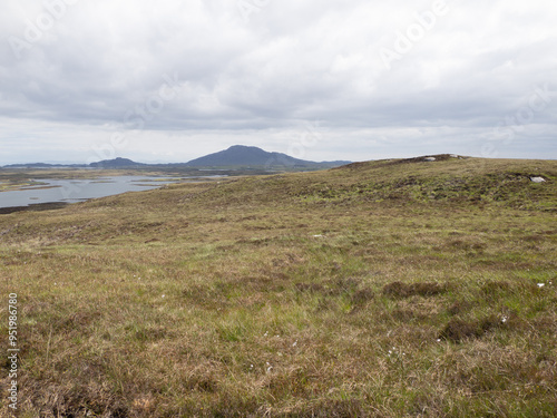 Vistas desde la zona del círculo de piedras de Pobull Fhinn, North Uist, Islas Hébridas, Escocia, Reino Unido photo