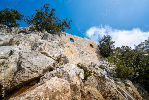 Bufavento Castle is located in the Beşparmak Mountains in Cyprus, 950 meters above sea level.  Kyrenia (Girne) Kıbrıs