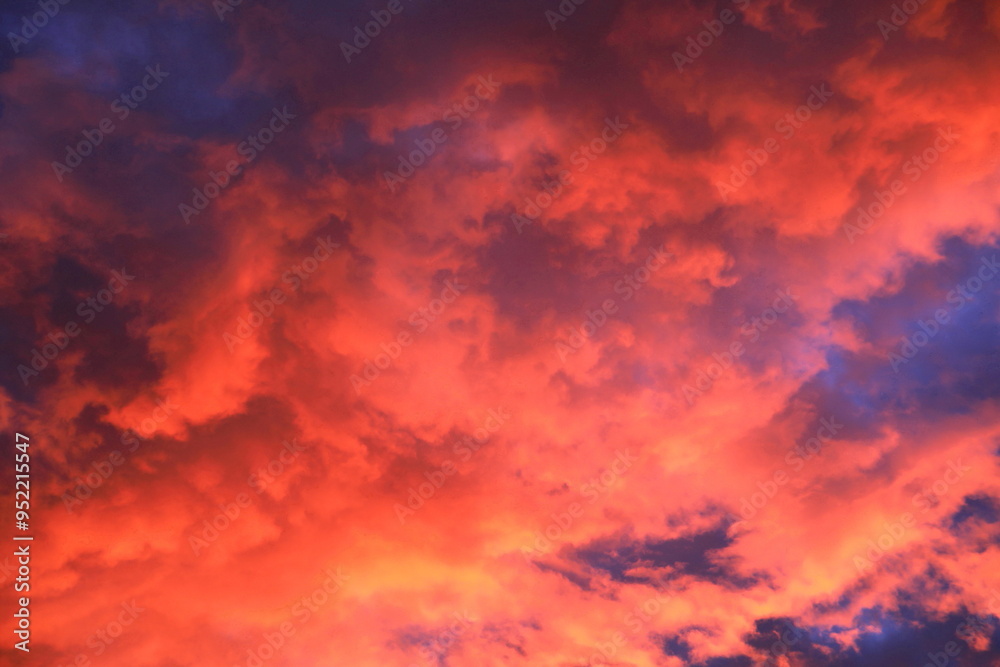真っ赤に染まった朝焼け雲 真っ赤に染まった朝焼け雲