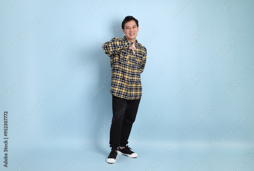 35s Asian man 35s Asian man