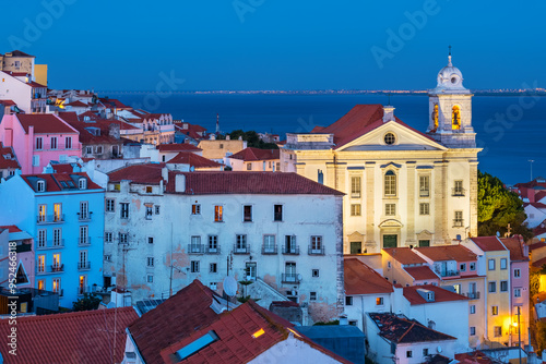 Obraz na płótnie Lisbon cityscape in nightfall. Portugal w salonie