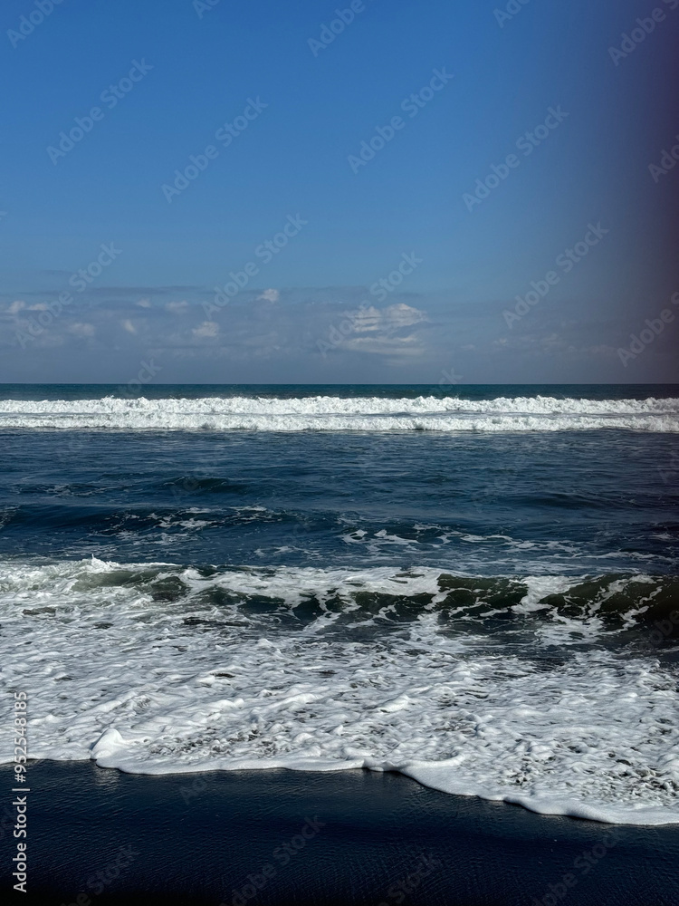 Fototapeta premium Beachscape with gentle waves
