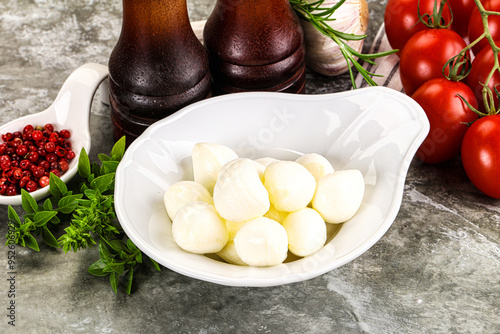 Small mozzarella mini cheese balls