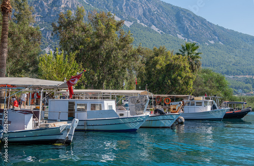 Obraz na płótnie Türkiye - Tour boats in the Azmak district of Akyaka, Mugla. w salonie