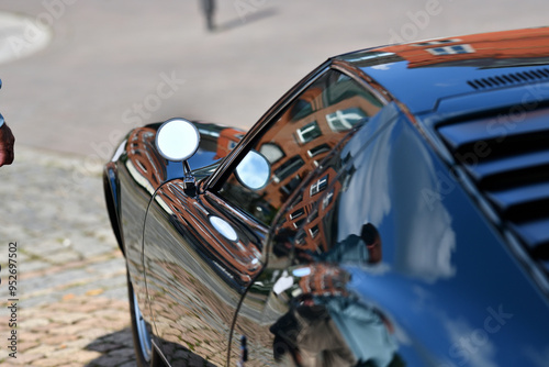 Details des teuersten Autos der Welt in Seitenansicht. Miura der exclusive Sportwagen Oldtimer.