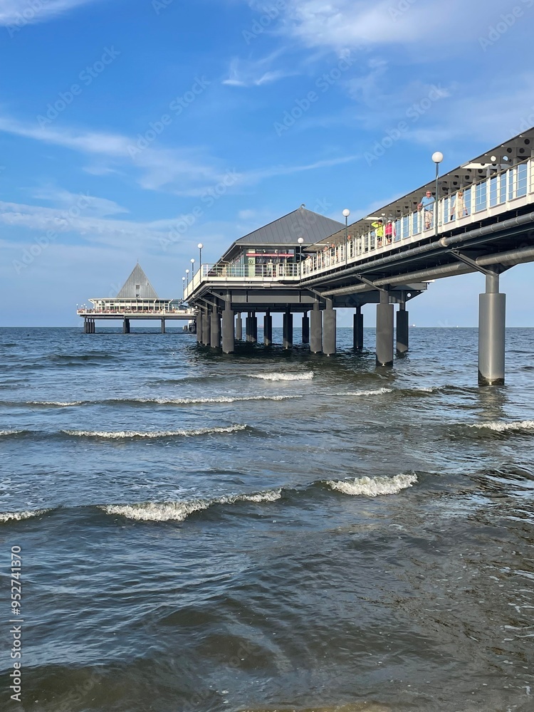 Seebrücke in der Ostsee in Heringsdorf auf der Insel Usedom, Mecklenburg Vorpommern, Deutschland., Europa Seebrücke in der Ostsee in Heringsdorf auf der Insel Usedom, Mecklenburg Vorpommern, Deutschland., Europa