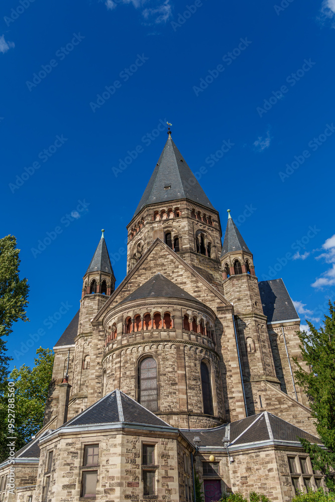 The Temple Neuf (new temple) church in Metz. The Temple Neuf (new temple) church in Metz.