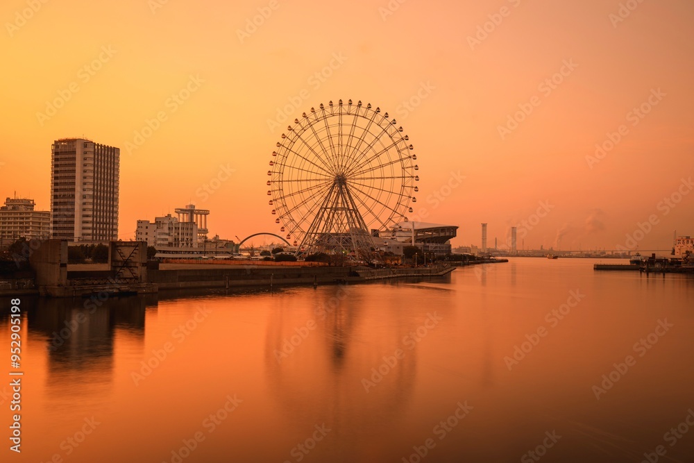 名古屋市、朝焼けの名古屋港ガーデンふ頭 名古屋市、朝焼けの名古屋港ガーデンふ頭