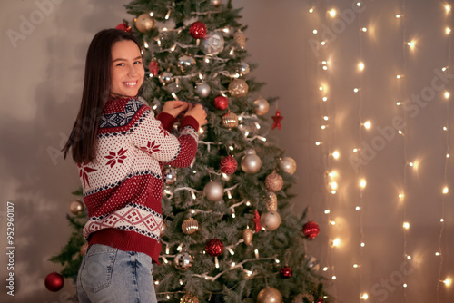 Young happy woman decoratin...
